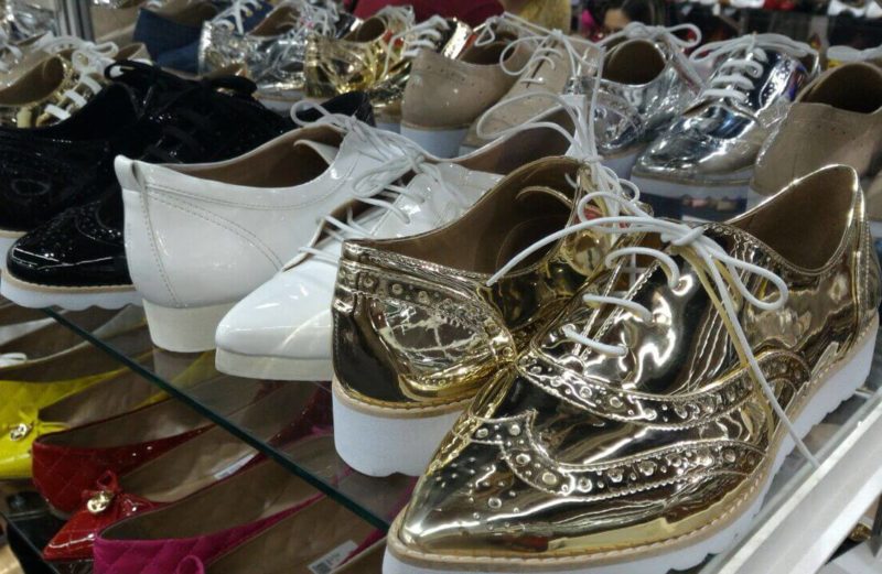 sapatos dourados